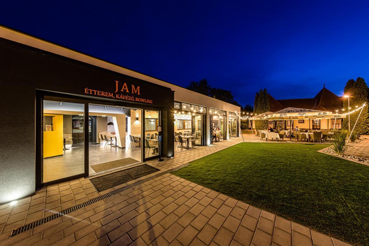 Hotel Jam Panzió Kapuvár Zewnętrze zdjęcie